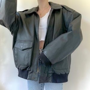 Vintage 80s/90s Black Collared Leather Aviator Bomber Jacket ✨